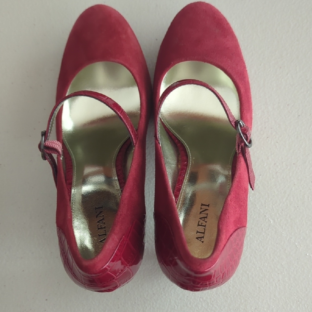 Alfani Red Heels faux suede and alligator skin